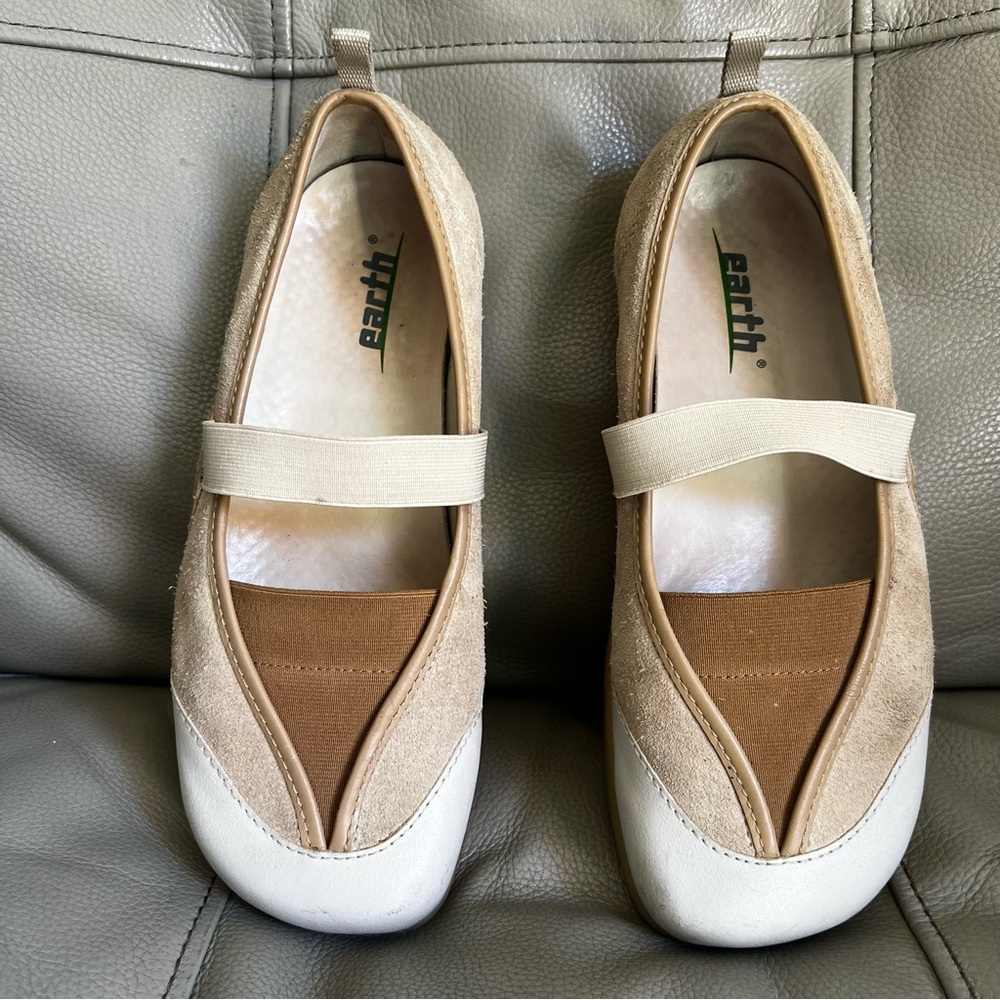 Kalso Earth Women's Tan and White Casual Shoes - Picture 2 of 16